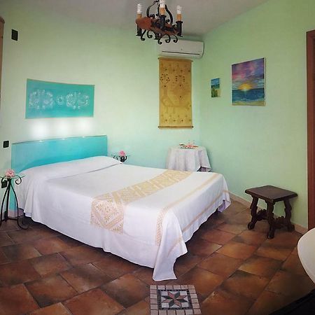 Le Quattro Mura Bed & Breakfast Pula Exterior foto