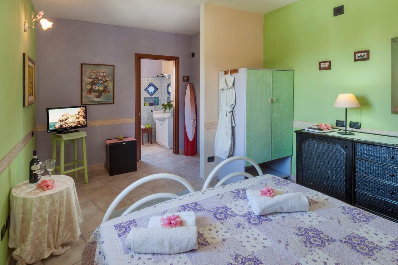 Le Quattro Mura Bed & Breakfast Pula Exterior foto