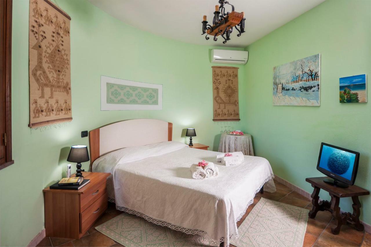 Le Quattro Mura Bed & Breakfast Pula Exterior foto