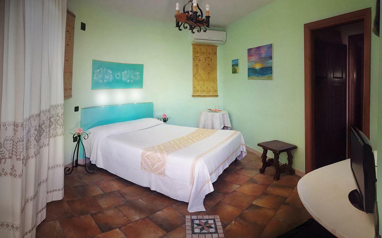 Le Quattro Mura Bed & Breakfast Pula Exterior foto